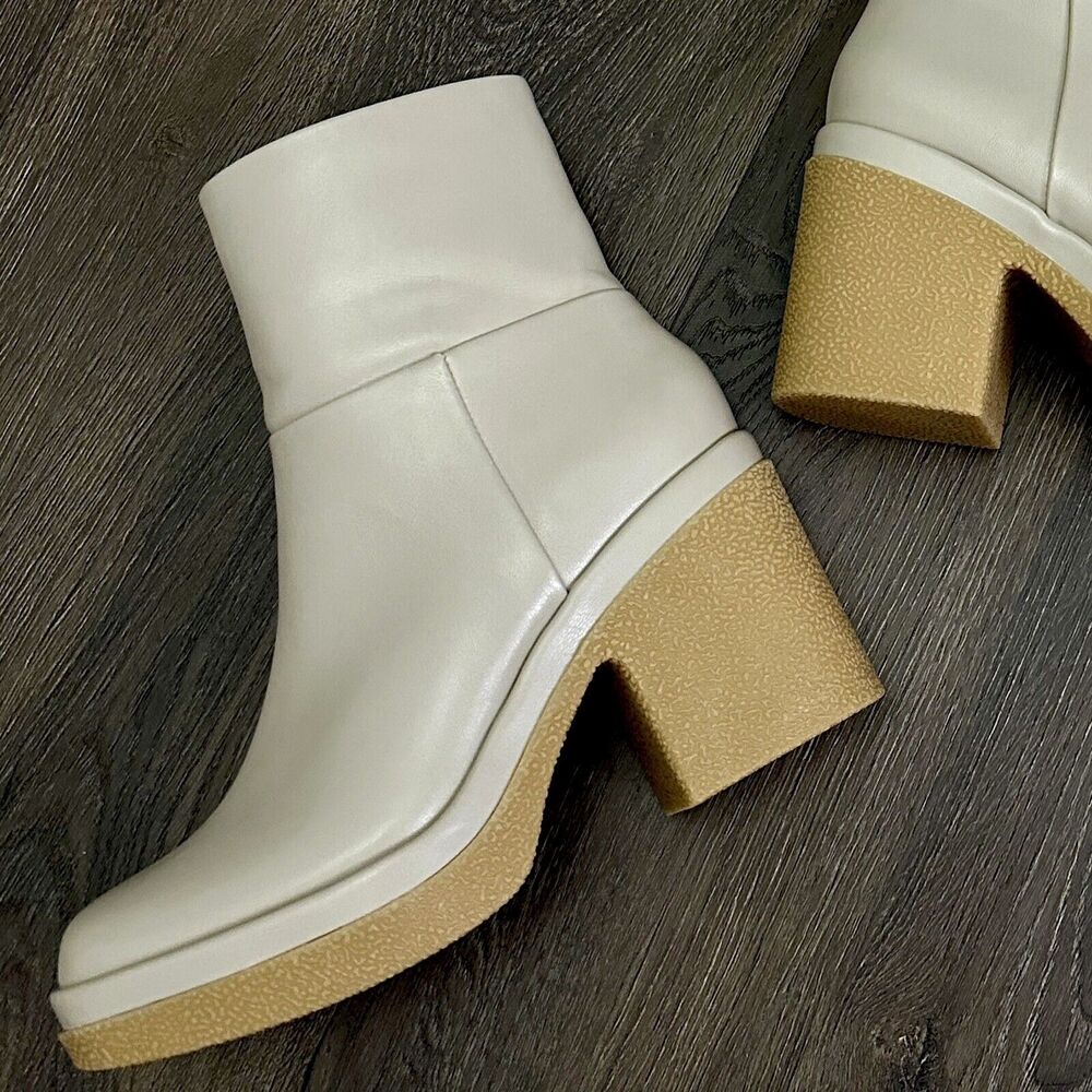 Amazon Essentials Beige Platform Boots  Size 5.5